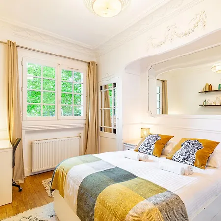 Grand & Classy With Private Garden, Des Ammonites Appartamento