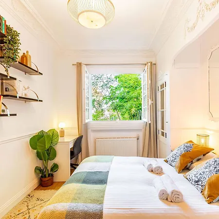 Grand & Classy With Private Garden, Des Ammonites Appartamento *