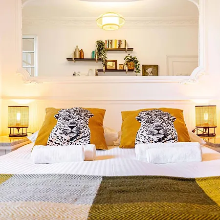Grand & Classy With Private Garden, Des Ammonites Appartamento *