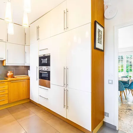 Grand & Classy With Private Garden, Des Ammonites Meudon